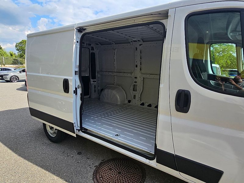 Opel Movano (2026) Van 3300 L2H1 2.2CDTi 120k MT6 - fotka 4 z 22