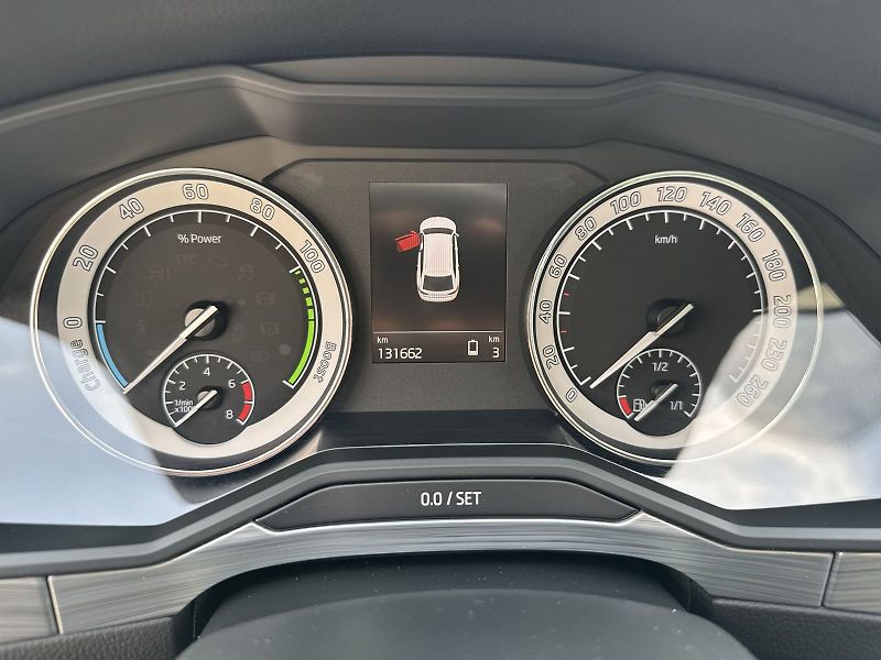 Škoda Superb (2020) Combi 1.4 TSI iV DSG Ambition - fotka 6 z 35