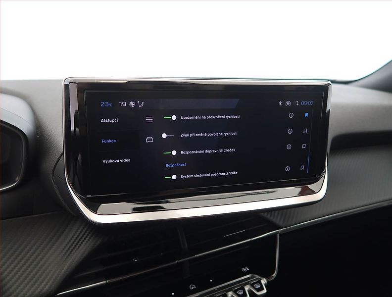 Peugeot 2008 (2025) 1.2 PureTech - fotka 19 z 26