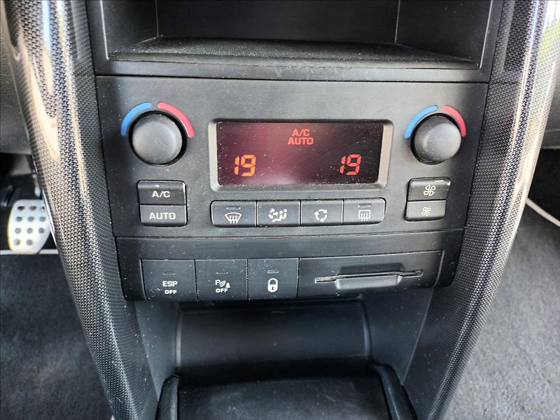 Peugeot 207 1,6 i,110kw,KŮŽE,KOLA,PANORAMA - fotka 29 z 34