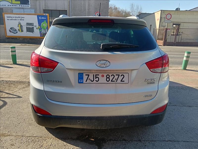 Hyundai ix35 2,0 CRDi - fotka 8 z 23