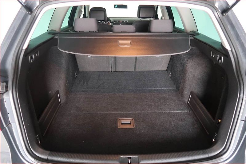 Volkswagen Passat (2014) 2.0 TDI, Automat, Navi, Xenony - fotka 14 z 20