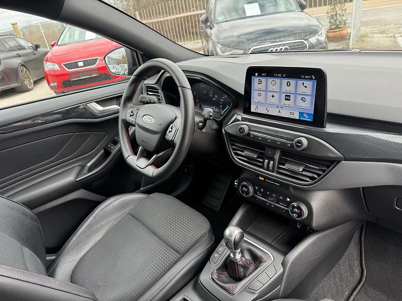 Ford Focus (2018) 2.0TDCi 110KW 1.Majitel ST  - fotka 26 z 34