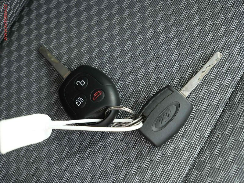 Ford Focus (2006) 1.6i, AC, park.čidla - fotka 16 z 16