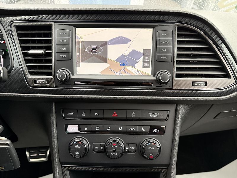 Seat Leon 2,0 ST Cupra 206kW Automat - fotka 32 z 50