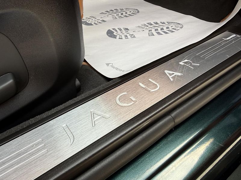 Jaguar XF 3,0 V6 S/C AWD REZERVACE - fotka 31 z 47