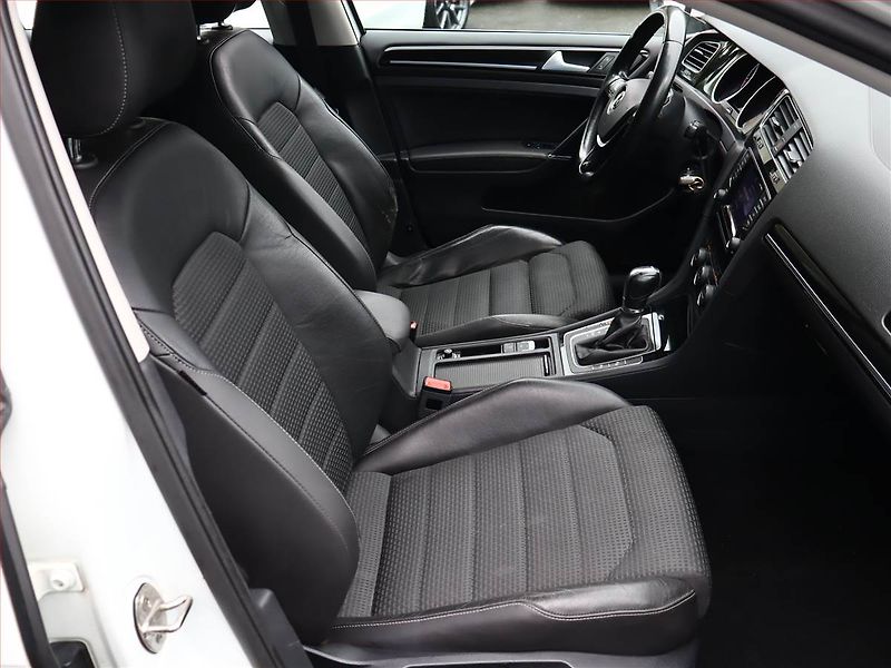 Volkswagen Golf (2014) Comfortline 1.6 TDI, Automat - fotka 7 z 15
