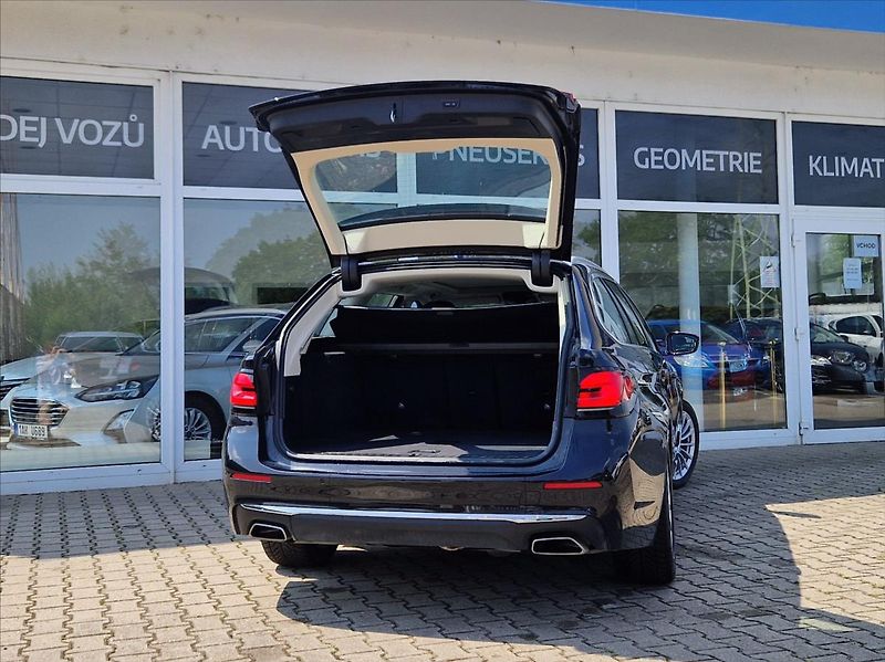 BMW Řada 5 3,0 530d TOURING KOMPLETVÝBAVA - fotka 13 z 46