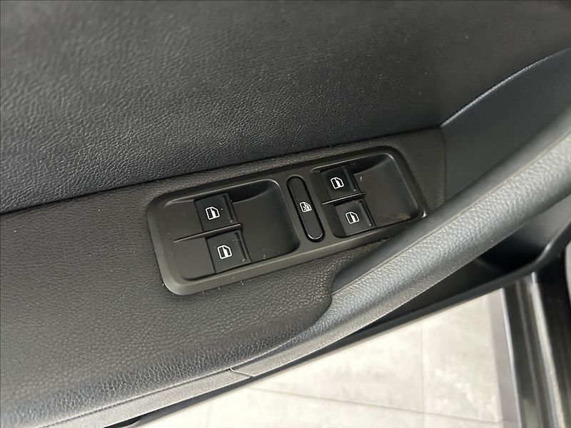 Škoda Yeti 2,0   TDI,4x4,1.MAJITEL,SERVIS - fotka 8 z 21