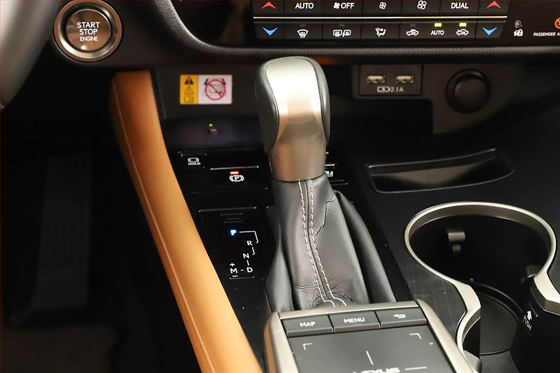 Lexus RX 400h (2023) 300 AWD - fotka 11 z 20