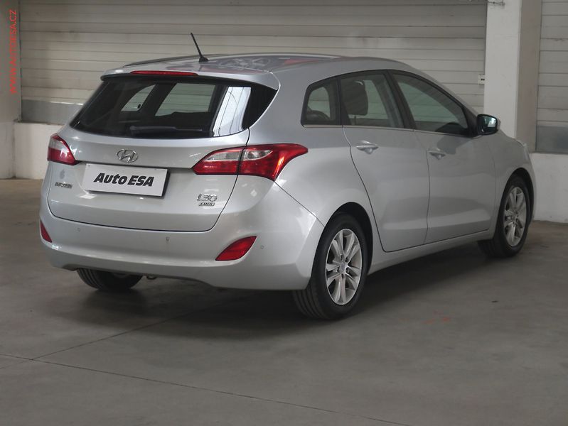 Hyundai i30 (2015) 1.6CRDi, ČR, autoAC - fotka 4 z 17