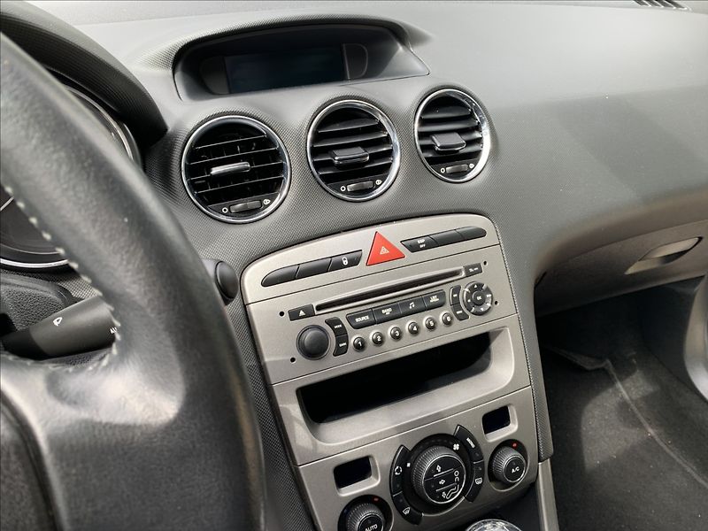 Peugeot 308 1,6 HDI  SW 7.MÍST - fotka 11 z 18