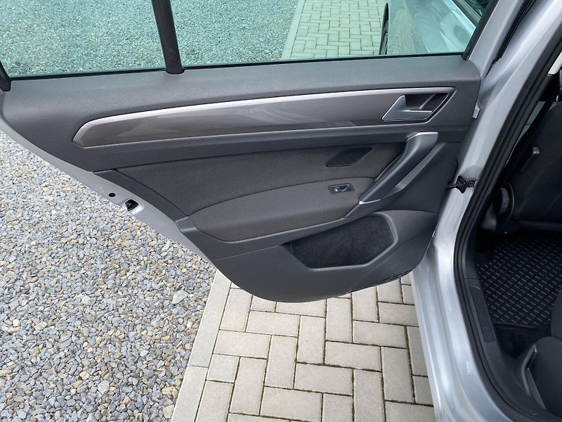 Volkswagen Golf Sportsvan 1.2 TSI ALLSTAR - CLIMATRONIC - fotka 25 z 39