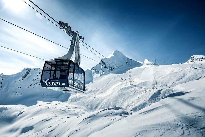 Na ledovci Kitzsteinhorn se lyžuje od října až do poloviny jara.
