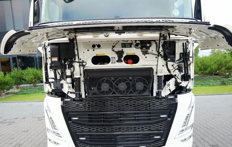 Volvo FH (2022) 500 4x2 tahač EURO 6 - fotka 15 z 27