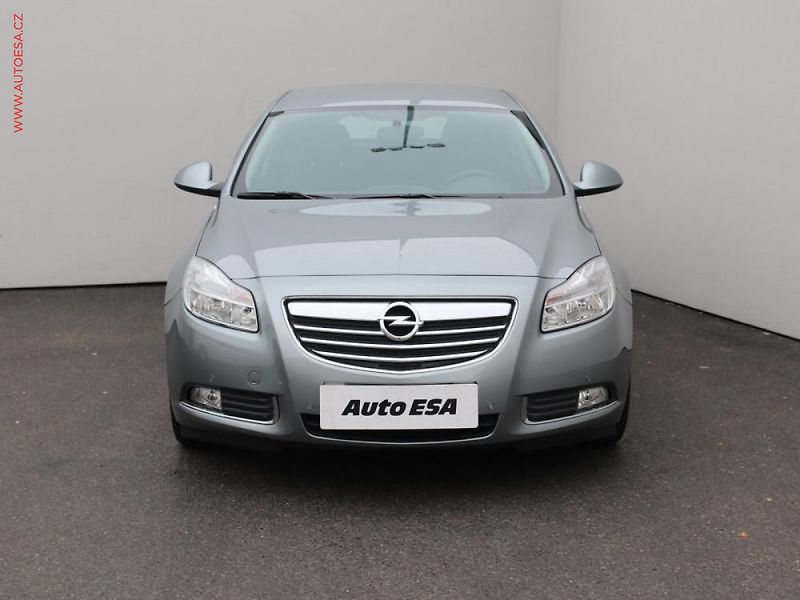 Opel Insignia (2011) 1.4T, Navi, výhřev sed - fotka 2 z 3
