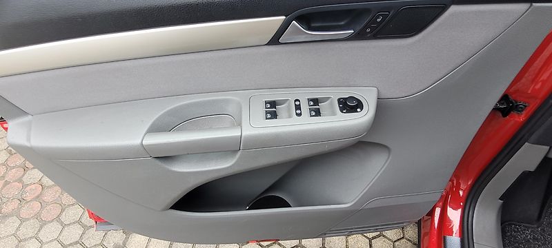 Seat Alhambra (2015) 2,0TDi 130kW Style - fotka 31 z 42