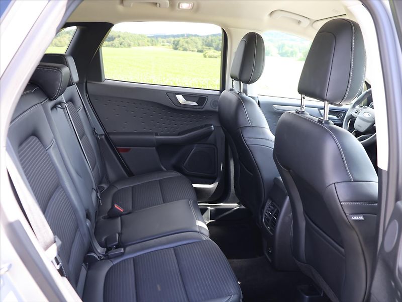 Ford Kuga 1,5 EB 110kW Titanium X CZ DPH - fotka 14 z 37