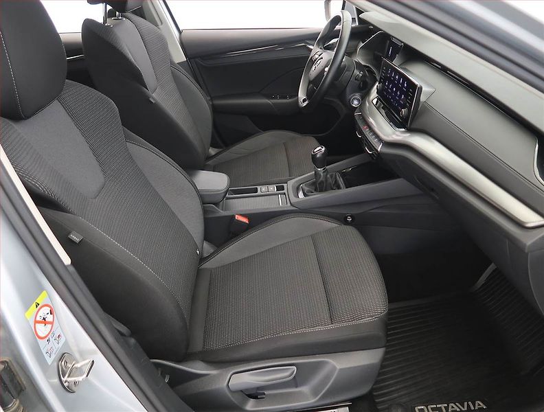 Škoda Octavia (2023) Ambition 2.0 TDI, ČR,1.maj - fotka 9 z 24