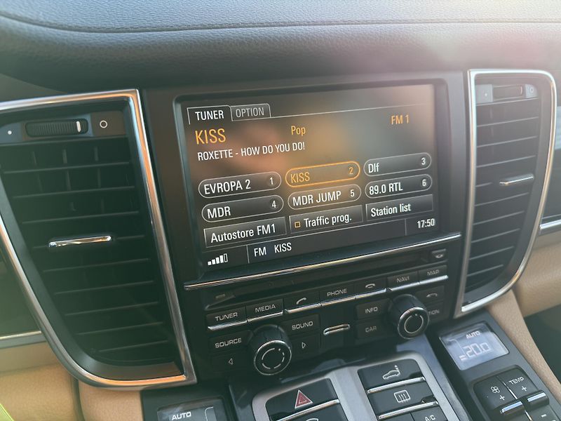 Porsche Panamera 3.0 DIESEL BOSE NAVI KAMERA - fotka 16 z 29