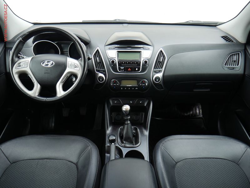 Hyundai ix35 (2013) 1.7CRDI, ČR, AC, tempo, park - fotka 8 z 15