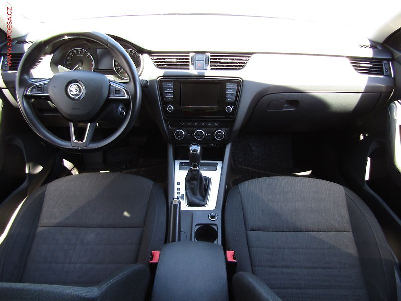 Škoda Octavia (2013) 2.0TDi, 2.maj,ČR, DSG - fotka 8 z 18