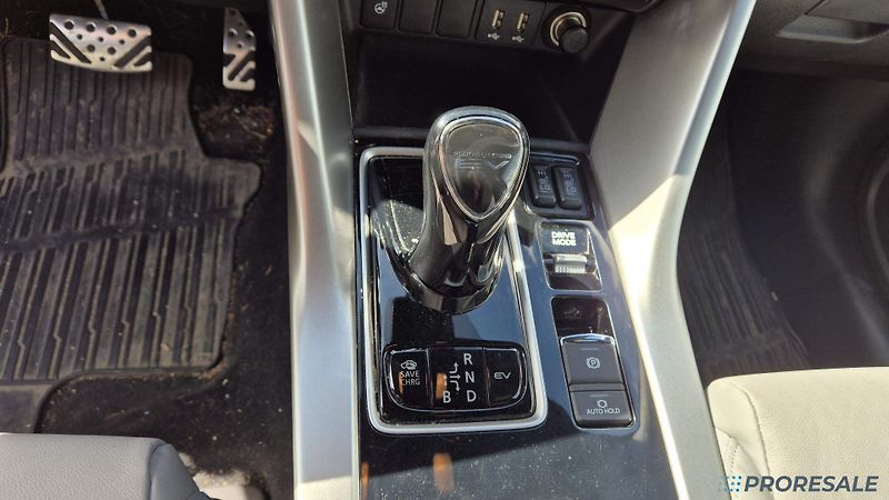 Mitsubishi Eclipse CROSS 2,4 MIVEC 4WD - fotka 7 z 18