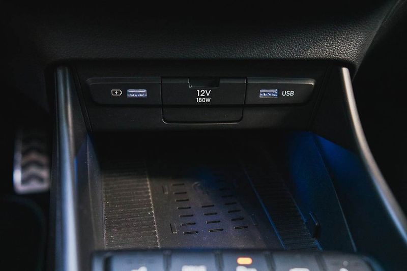 Hyundai Bayon (2022) Style 1.0 T-GDI, Serv.kniha - fotka 24 z 31