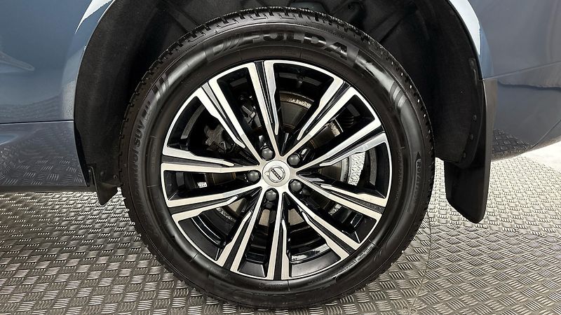 Volvo XC60 2.0 B5 AUT AWD Inscription - fotka 19 z 31