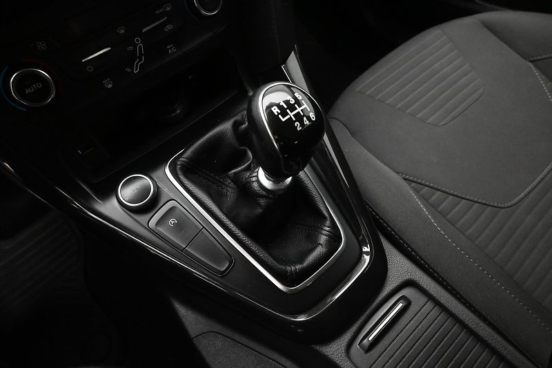 Ford Focus 1,0 EcoBoost 92 kW TAŽNÉ Záruk - fotka 21 z 30