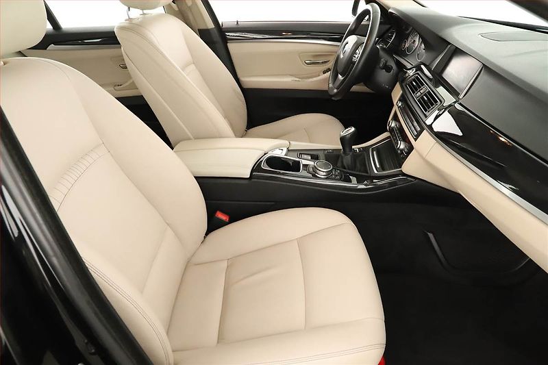 BMW Řada 5 (2015) 520d, Kůže, Bi-Xenony - fotka 7 z 20