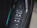 Peugeot 2008 0,1 100kW e-Allure 1.maj.ČR - náhled 17