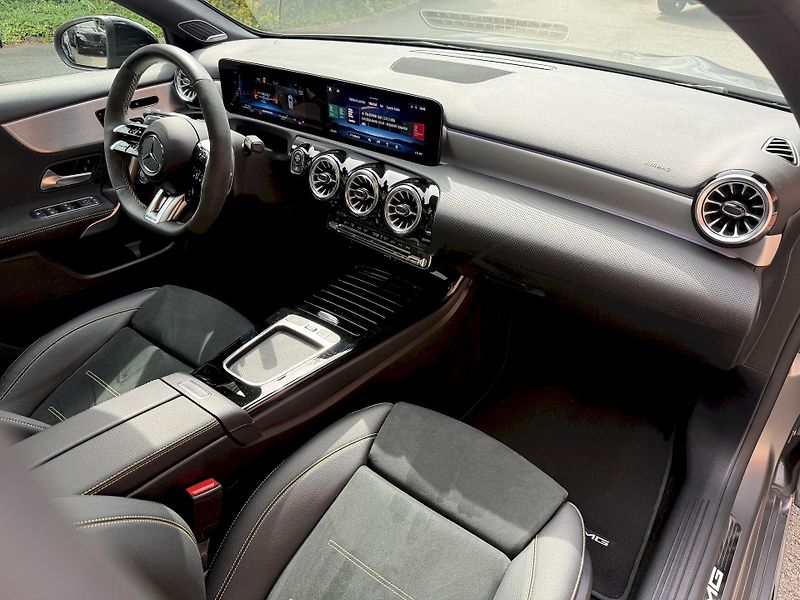 Mercedes-Benz Třídy A A45 AMG S 4Matic+ CZ Pano Gar+ - fotka 44 z 44