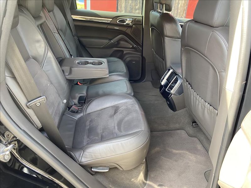 Porsche Cayenne 3,0 D  PLATINUM EDITION SPORT - fotka 19 z 44