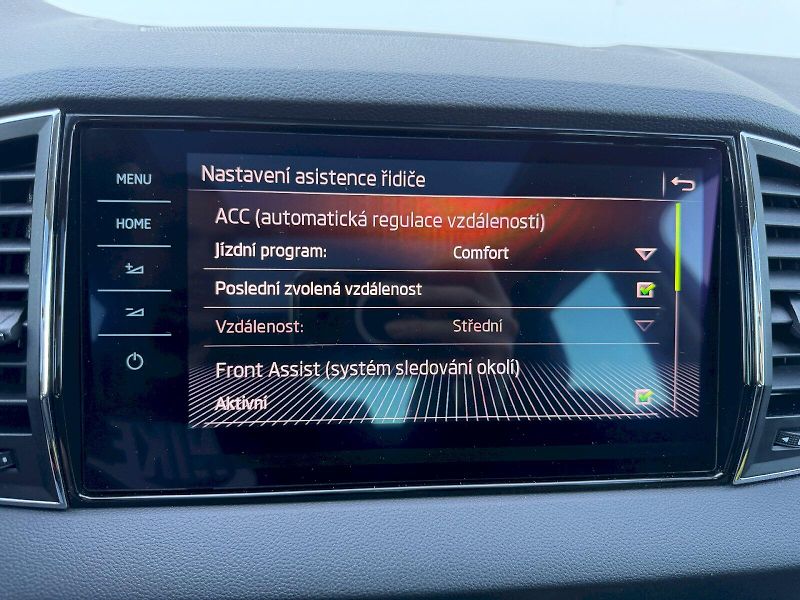 Škoda Karoq (2018) 1.5TSI 110kW DSG Style Pano Ků - fotka 17 z 35