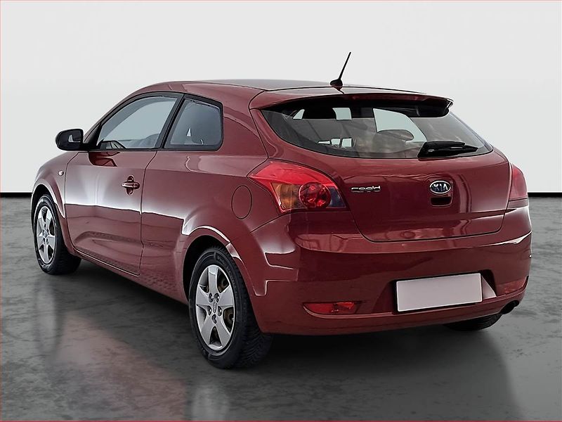Kia Ceed (2011) 1.6 CVVT, po STK, jezdí dobře - fotka 4 z 15
