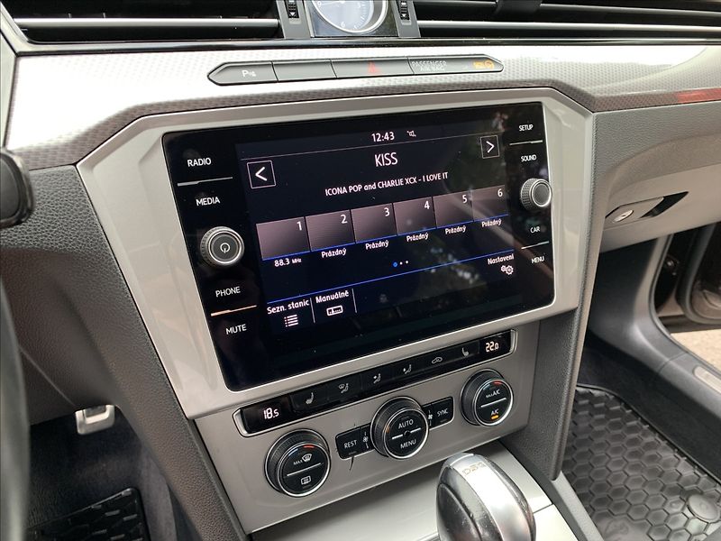 Volkswagen Passat 2,0 TDI ALLTRACK 1.MAJ.,ČR,SER - fotka 11 z 20