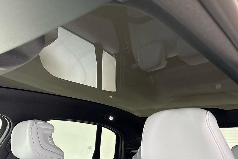 BMW i3 50 xDrive Sedan - fotka 16 z 27