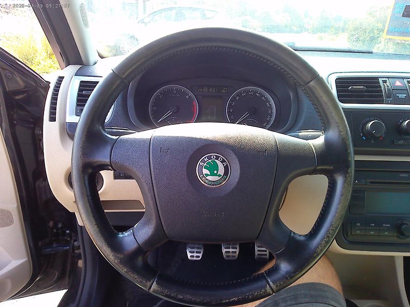 Škoda Fabia (2008) 1.9 TDi, 77 kW, kabriolet - fotka 16 z 34