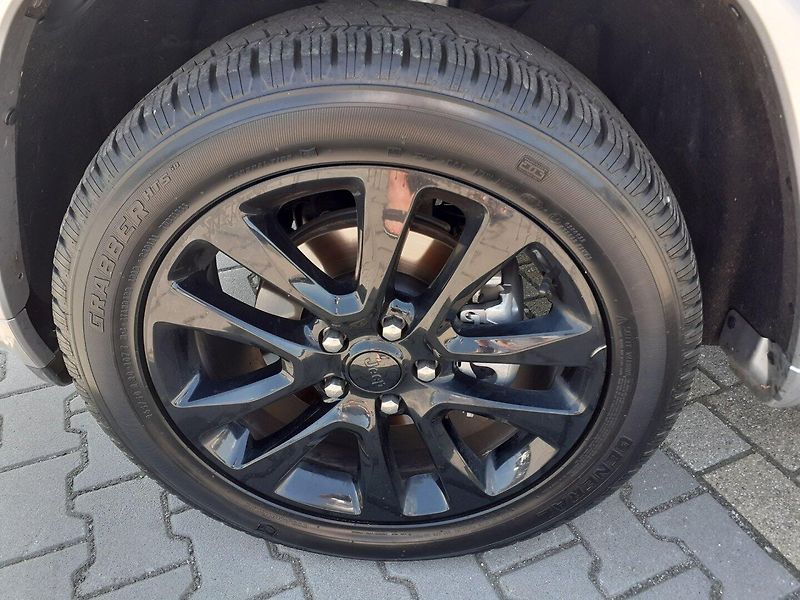 Jeep Grand Cherokee (2017) 3.6  V6  4x4 - fotka 30 z 35