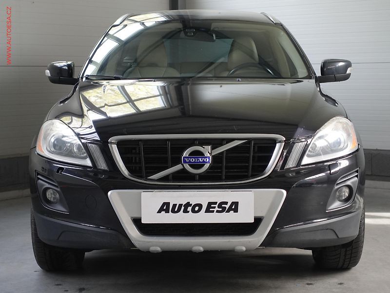 Volvo XC60 (2010) 2.4D 4x4, ČR, Xenon, park - fotka 2 z 20
