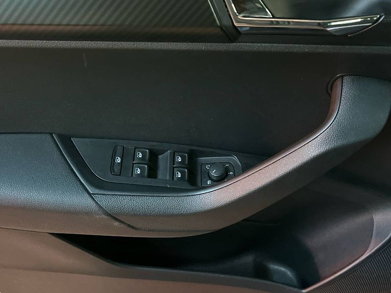Škoda Karoq (2024) Sportline 2.0 TSI 4x4 DSG - fotka 15 z 20