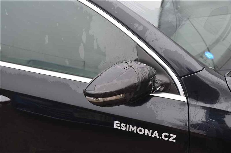 Volkswagen Passat (2014) VARIANT 1,6 TDI DSG - fotka 10 z 21