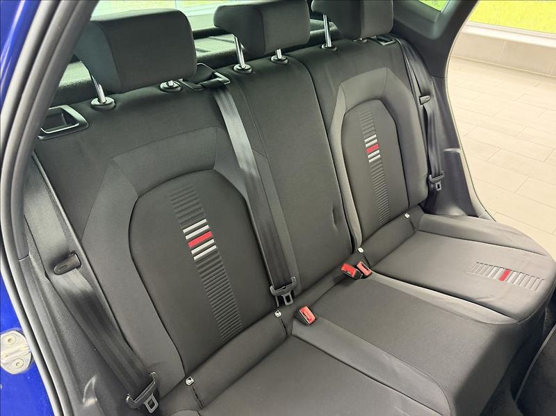 Seat Arona 1,0 i, FR Edition,tažné,temp. - fotka 26 z 34