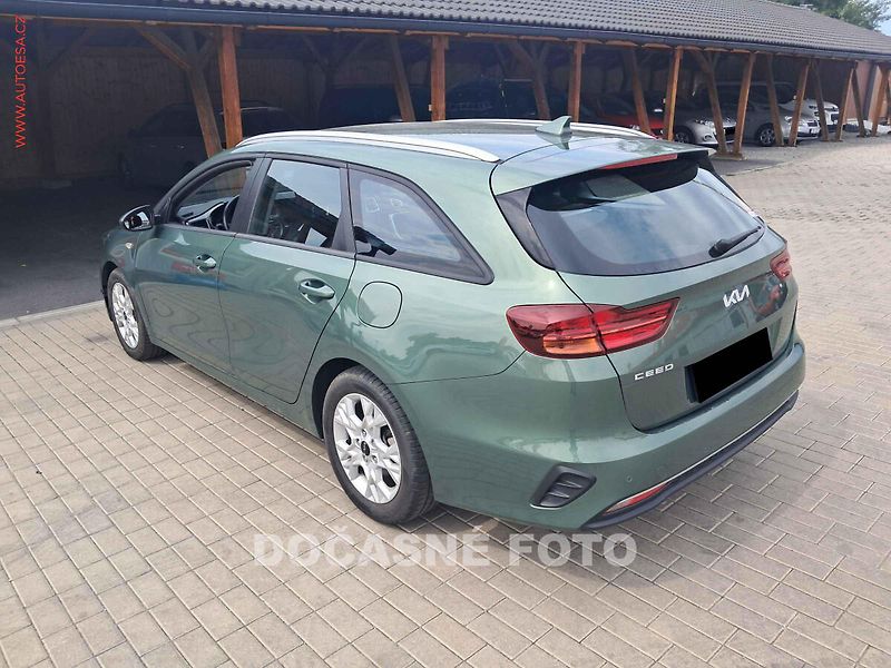 Kia Ceed (2023) 1.5i, 1.maj,ČR - fotka 2 z 3