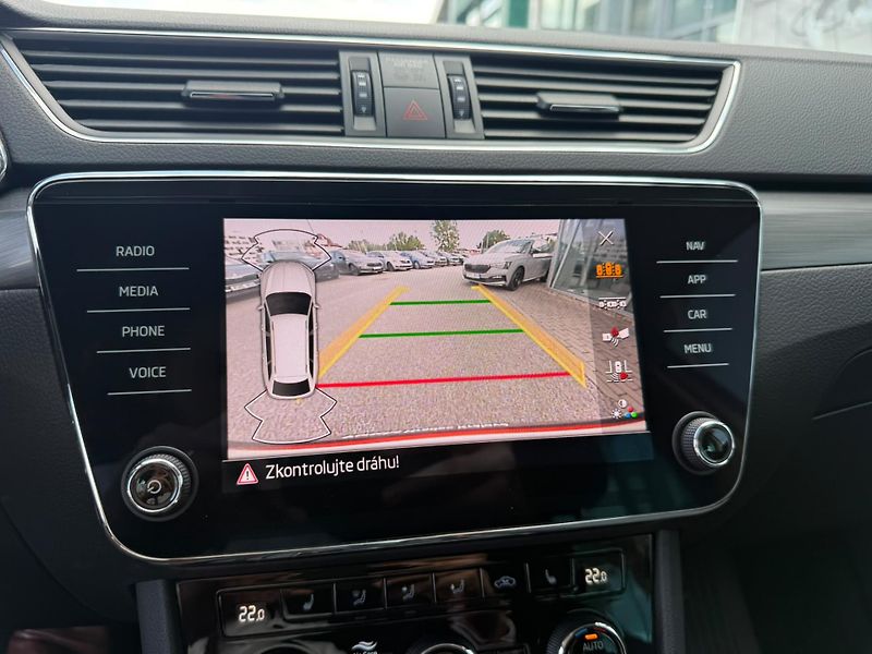 Škoda Superb Style 2.0 TDI 147kw DSG 4x4 Co - fotka 16 z 24
