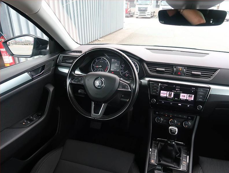 Škoda Superb (2017) Ambition Plus 2.0 TDI, Navi - fotka 7 z 21