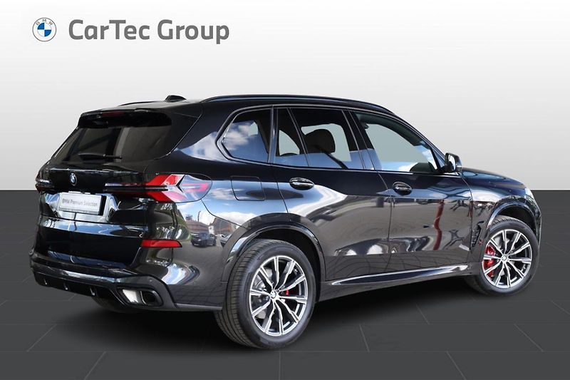 BMW X5 xDrive30d - fotka 3 z 31
