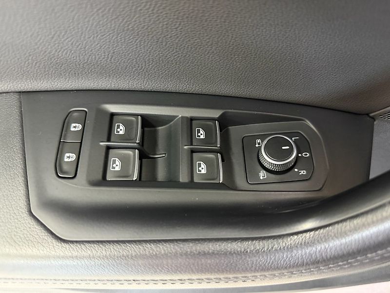 Volkswagen Touareg 3.0TDI 4MOTION R-LINE, MASÁŽE, - fotka 27 z 31