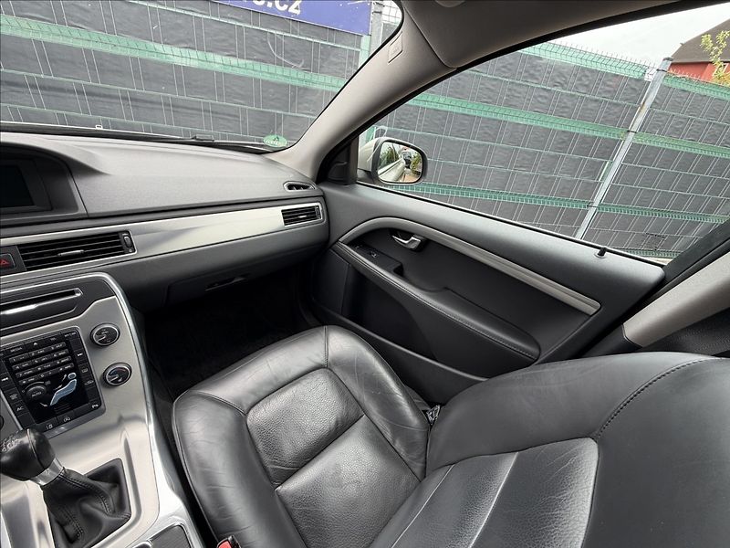 Volvo V70 2.0 D4 Momentum - fotka 11 z 23